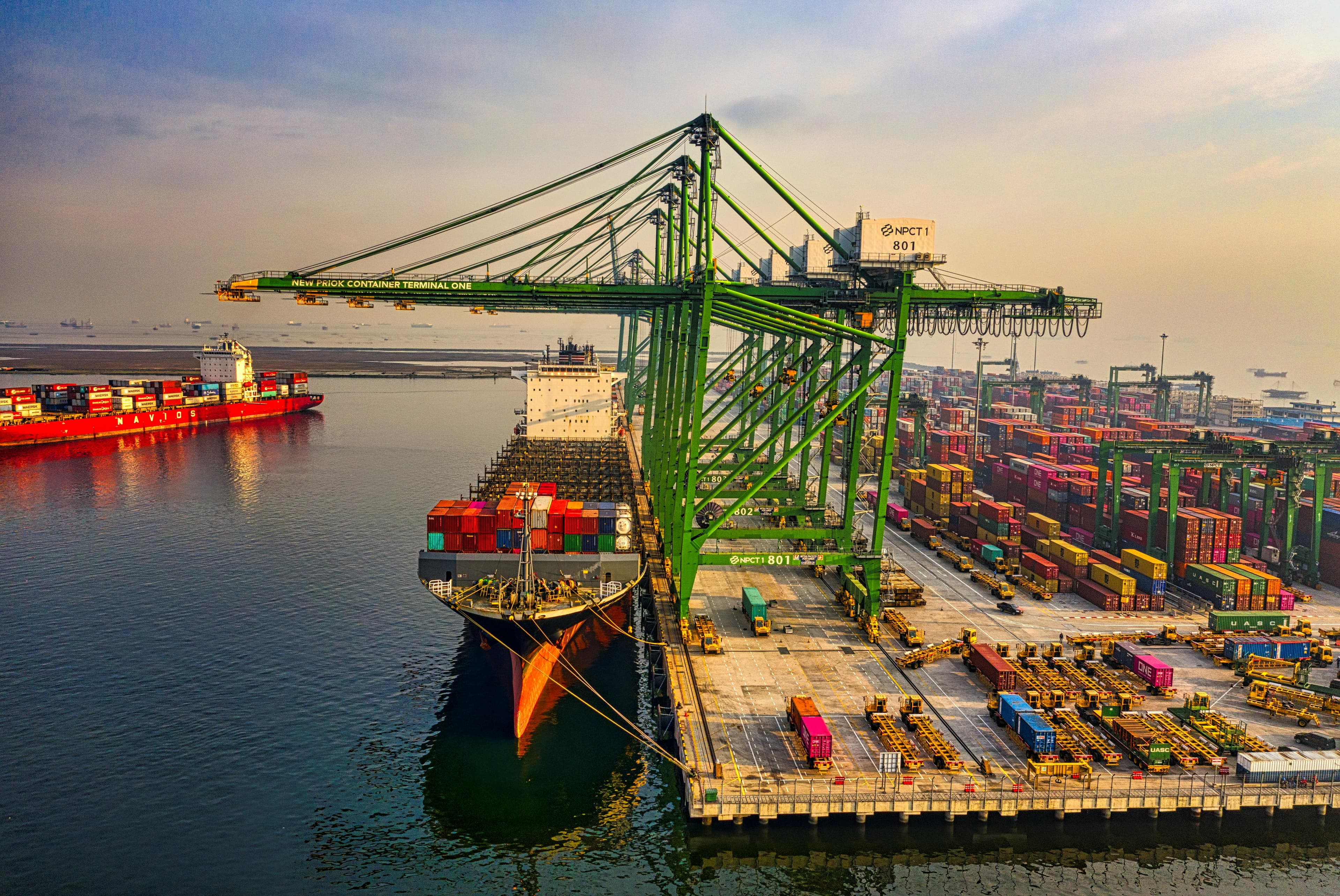 Aerial view of a container ship being loaded at a busy shipping port ,JointLog tracks freight like this in real time
